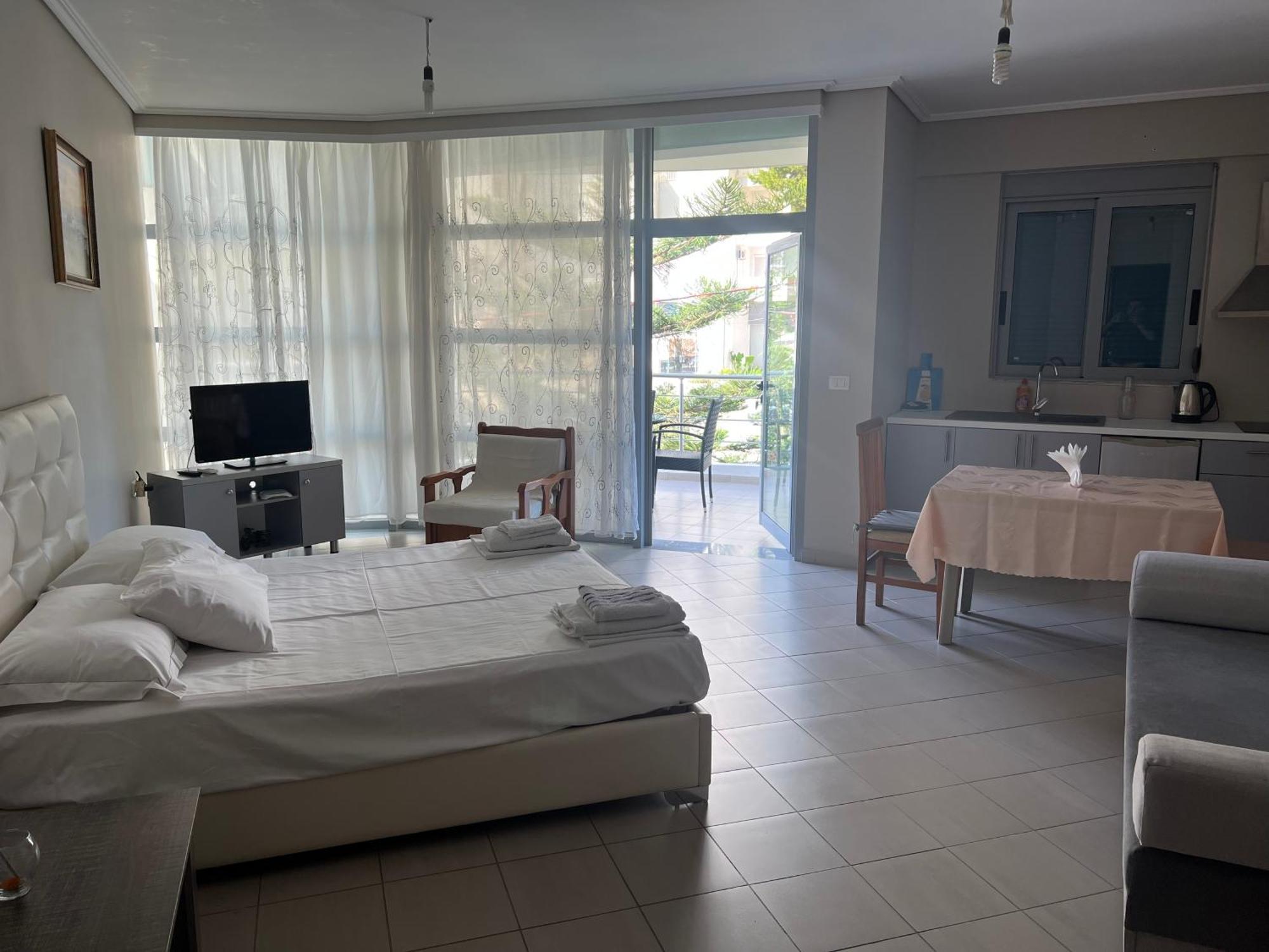 Lorenso Guest House Sarande Exterior photo